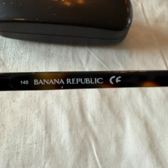 Banana Republic Tortoise Sunglasses - Picture 2 of 4
